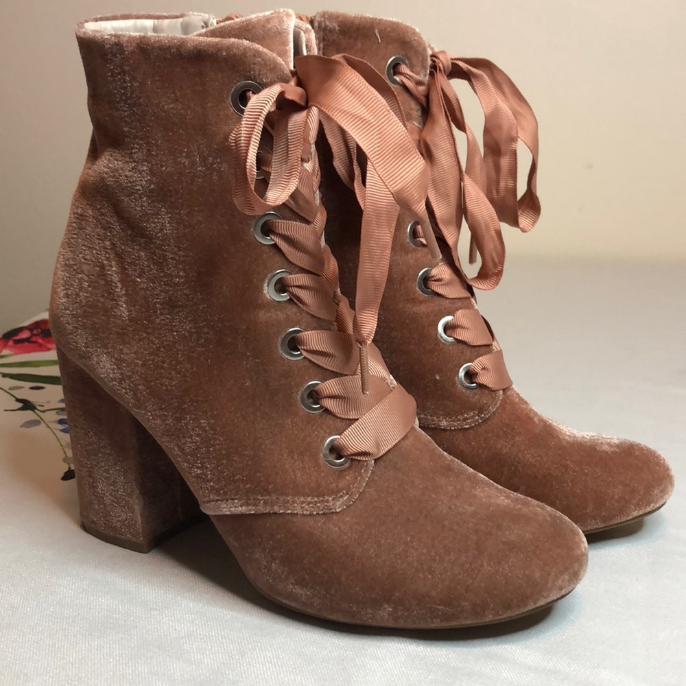 Reaction Kenneth Cole blush pink booties size 7